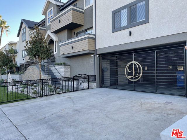5325 Denny Avenue, North Hollywood (los Angeles), CA 91601