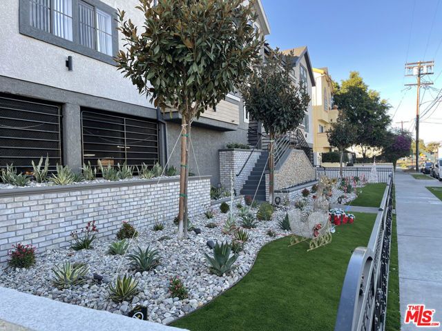 5325 Denny Avenue, North Hollywood (los Angeles), CA 91601