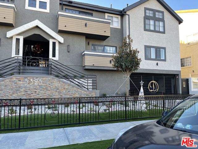 5325 Denny Avenue, North Hollywood (los Angeles), CA 91601