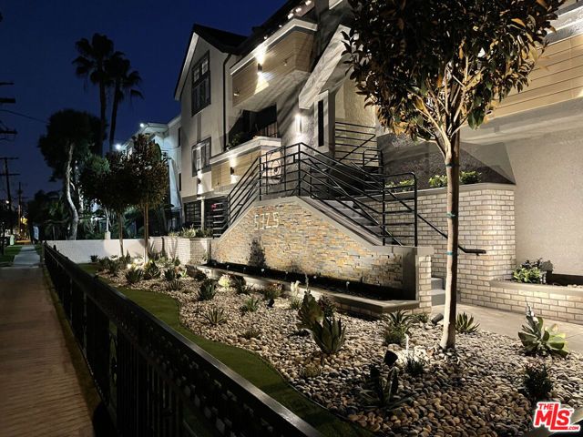 5325 Denny Avenue, North Hollywood (los Angeles), CA 91601