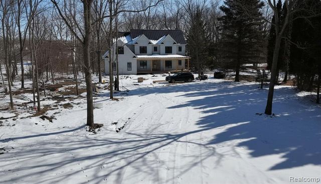 6106 E River Road, Flushing, MI 48433