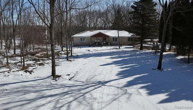 6106 E River Road, Flushing, MI 48433