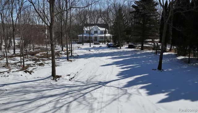 6106 E River Road, Flushing, MI 48433