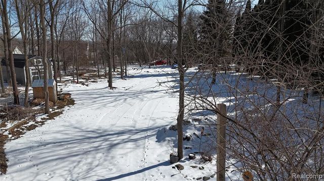 6106 E River Road, Flushing, MI 48433