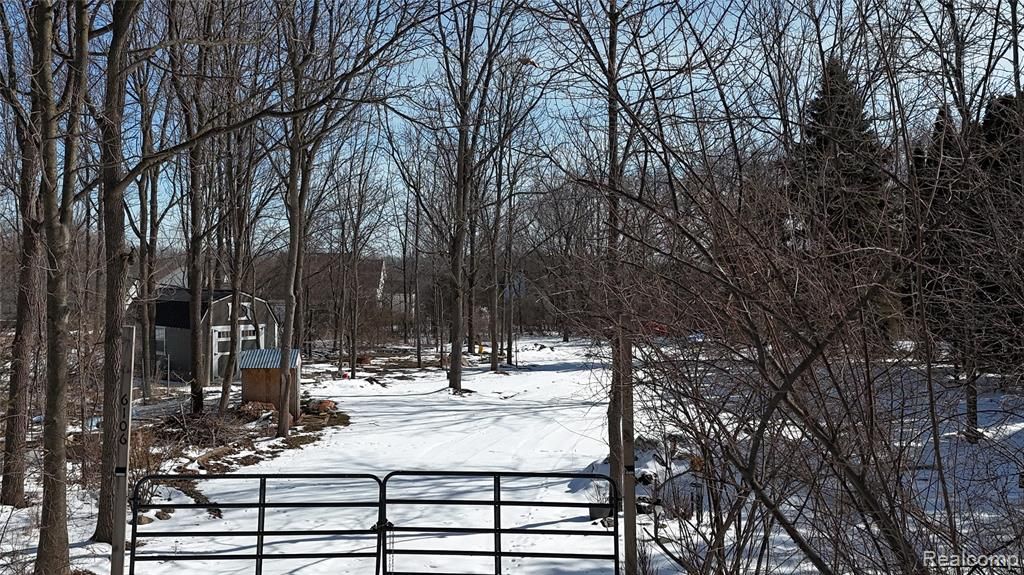 6106 E River Road, Flushing, MI 48433