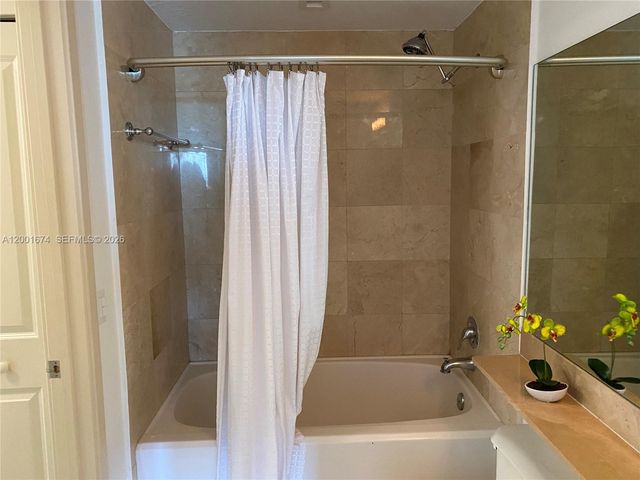 170 SE 14th St 2807, Miami, FL 33131