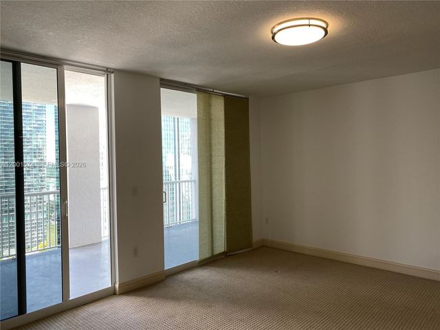 170 SE 14th St 2807, Miami, FL 33131