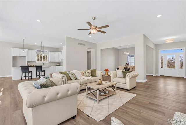 300 Schaper Estates Xing, Foristell, MO 63348