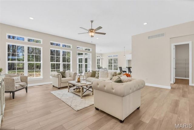 300 Schaper Estates Xing, Foristell, MO 63348
