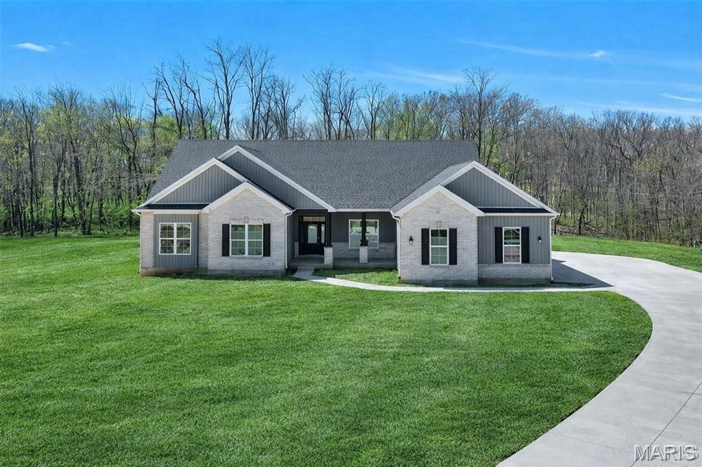300 Schaper Estates Xing, Foristell, MO 63348