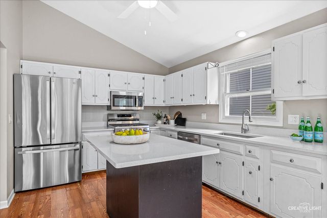2296 Salisbury Drive, Naperville, IL 60565