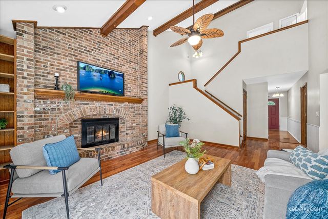 2296 Salisbury Drive, Naperville, IL 60565