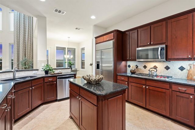 2906 Lakehurst RD, Spicewood, TX 78669