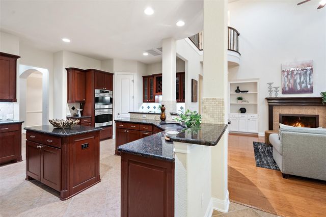 2906 Lakehurst RD, Spicewood, TX 78669