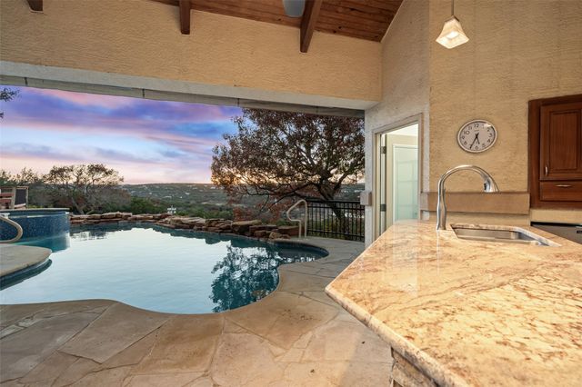 2906 Lakehurst RD, Spicewood, TX 78669