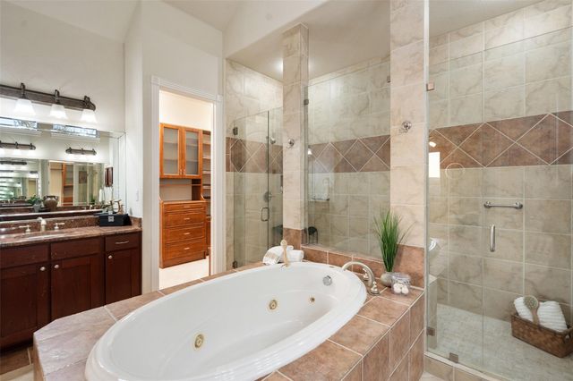 2906 Lakehurst RD, Spicewood, TX 78669