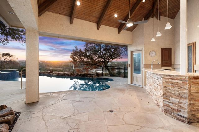 2906 Lakehurst RD, Spicewood, TX 78669