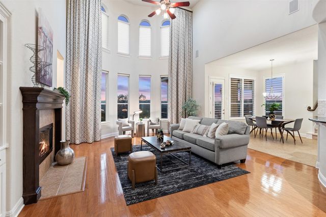 2906 Lakehurst RD, Spicewood, TX 78669