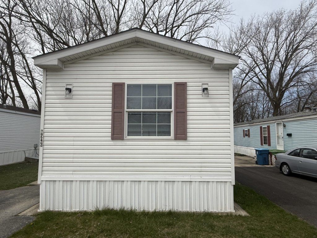 1712 S Dixie Highway 243, Crete, IL 60417