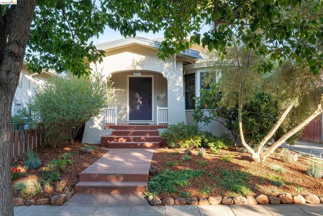 1205 Curtis St, Berkeley, CA 94706