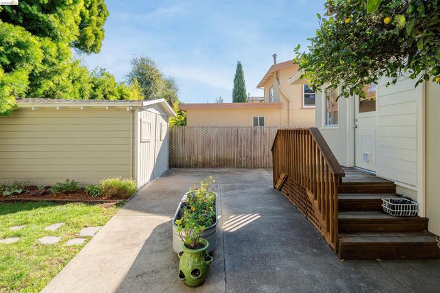 1205 Curtis St, Berkeley, CA 94706
