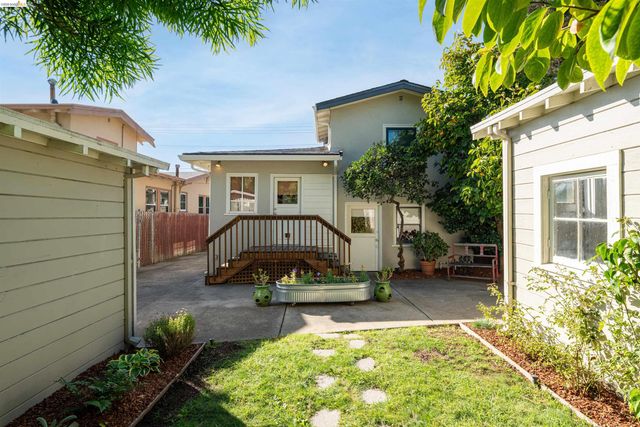 1205 Curtis St, Berkeley, CA 94706