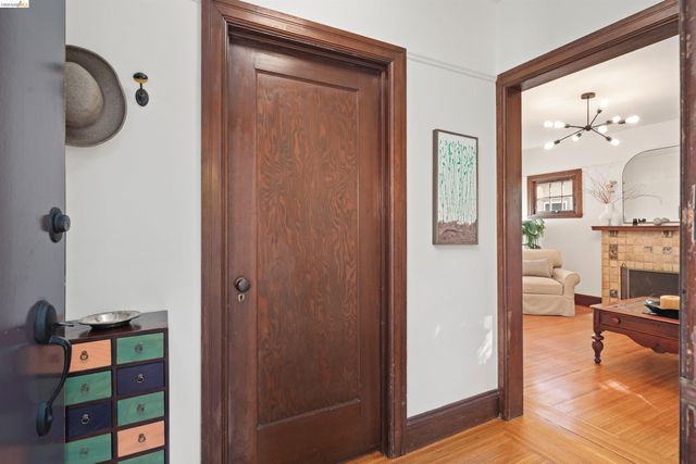 1205 Curtis St, Berkeley, CA 94706