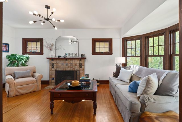 1205 Curtis St, Berkeley, CA 94706
