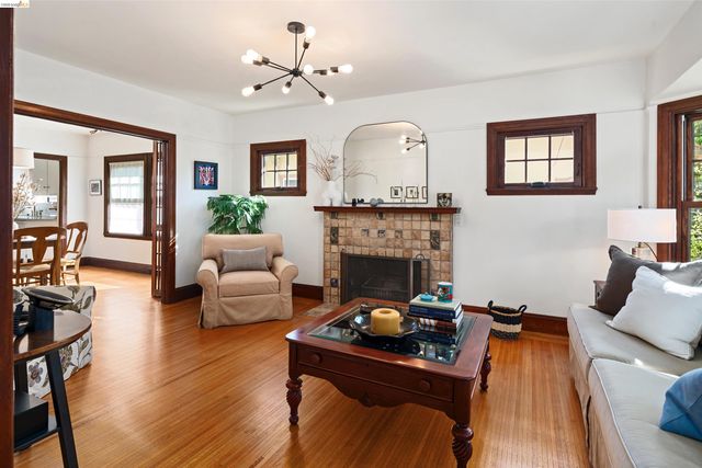 1205 Curtis St, Berkeley, CA 94706