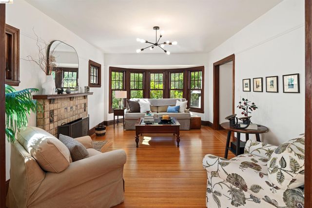 1205 Curtis St, Berkeley, CA 94706