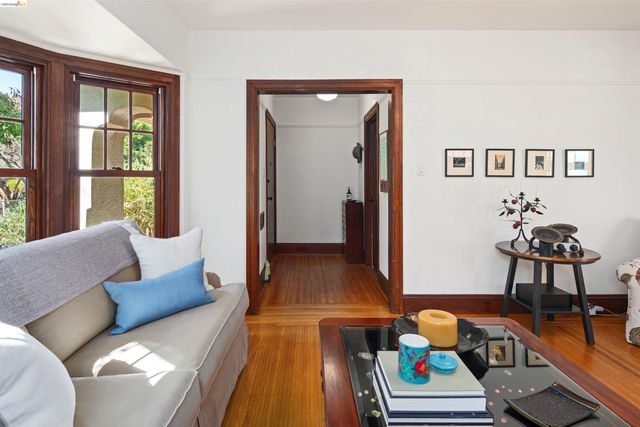 1205 Curtis St, Berkeley, CA 94706