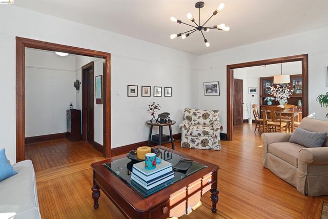 1205 Curtis St, Berkeley, CA 94706