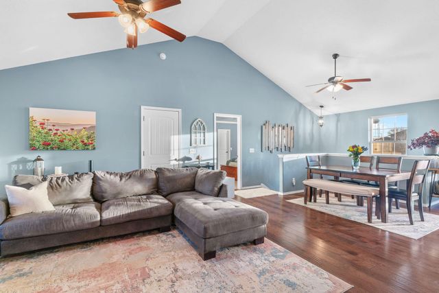 1100 E Fieldstone Drive, Ozark, MO 65721