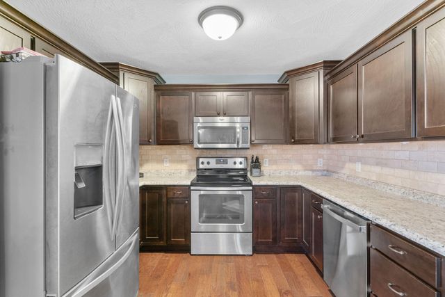 1100 E Fieldstone Drive, Ozark, MO 65721