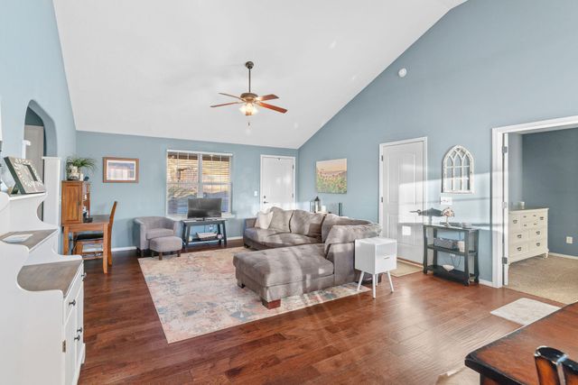 1100 E Fieldstone Drive, Ozark, MO 65721