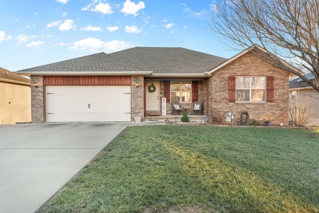 1100 E Fieldstone Drive, Ozark, MO 65721