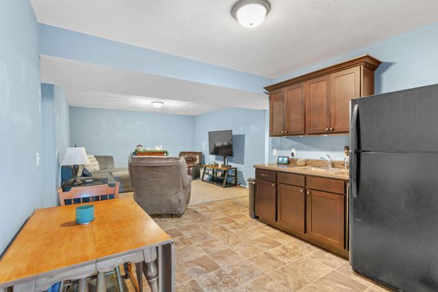 1100 E Fieldstone Drive, Ozark, MO 65721