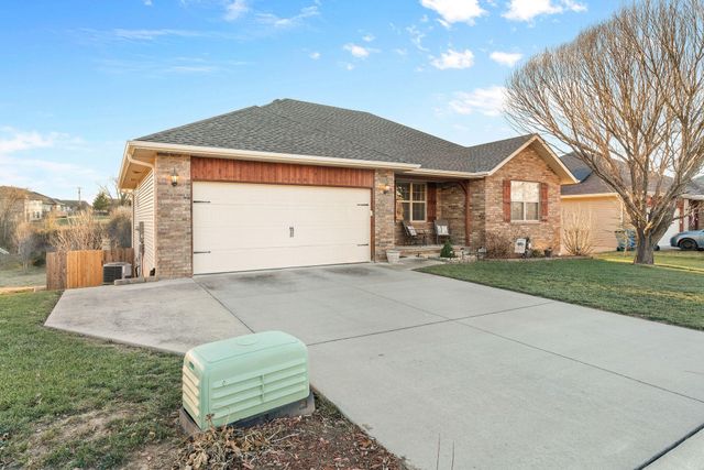 1100 E Fieldstone Drive, Ozark, MO 65721