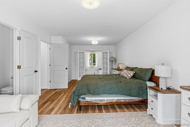 233 Peninsula Lake Drive, Highland, MI 48357