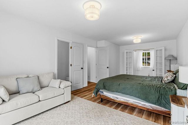 233 Peninsula Lake Drive, Highland, MI 48357