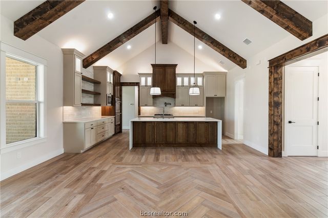 7822 Mathis Creek Dr, Bryan, TX 77808