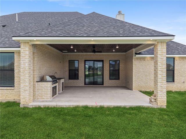 7822 Mathis Creek Dr, Bryan, TX 77808