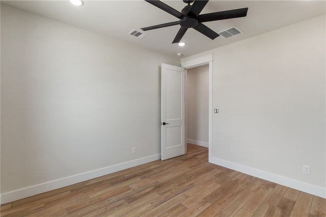 7822 Mathis Creek Dr, Bryan, TX 77808