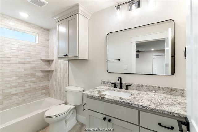 7822 Mathis Creek Dr, Bryan, TX 77808