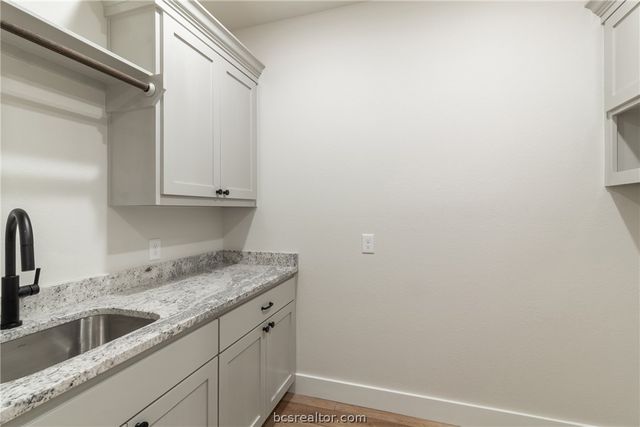 7822 Mathis Creek Dr, Bryan, TX 77808