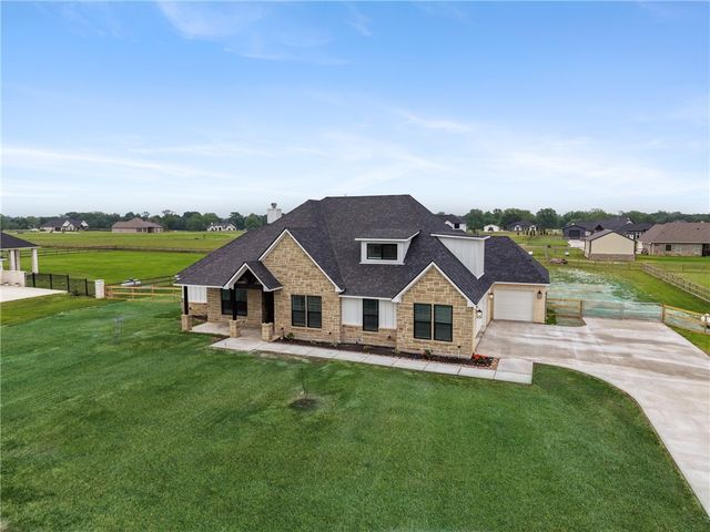 7822 Mathis Creek Dr, Bryan, TX 77808