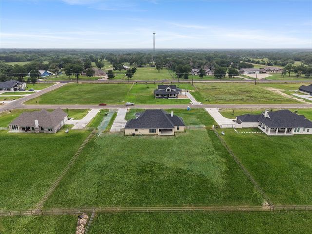 7822 Mathis Creek Dr, Bryan, TX 77808
