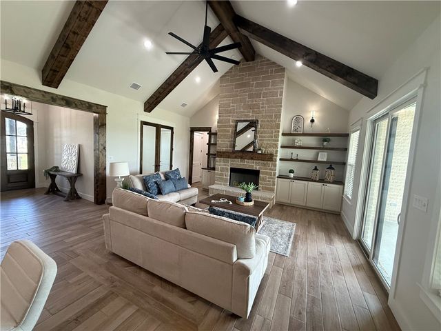 7822 Mathis Creek Dr, Bryan, TX 77808