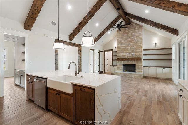 7822 Mathis Creek Dr, Bryan, TX 77808