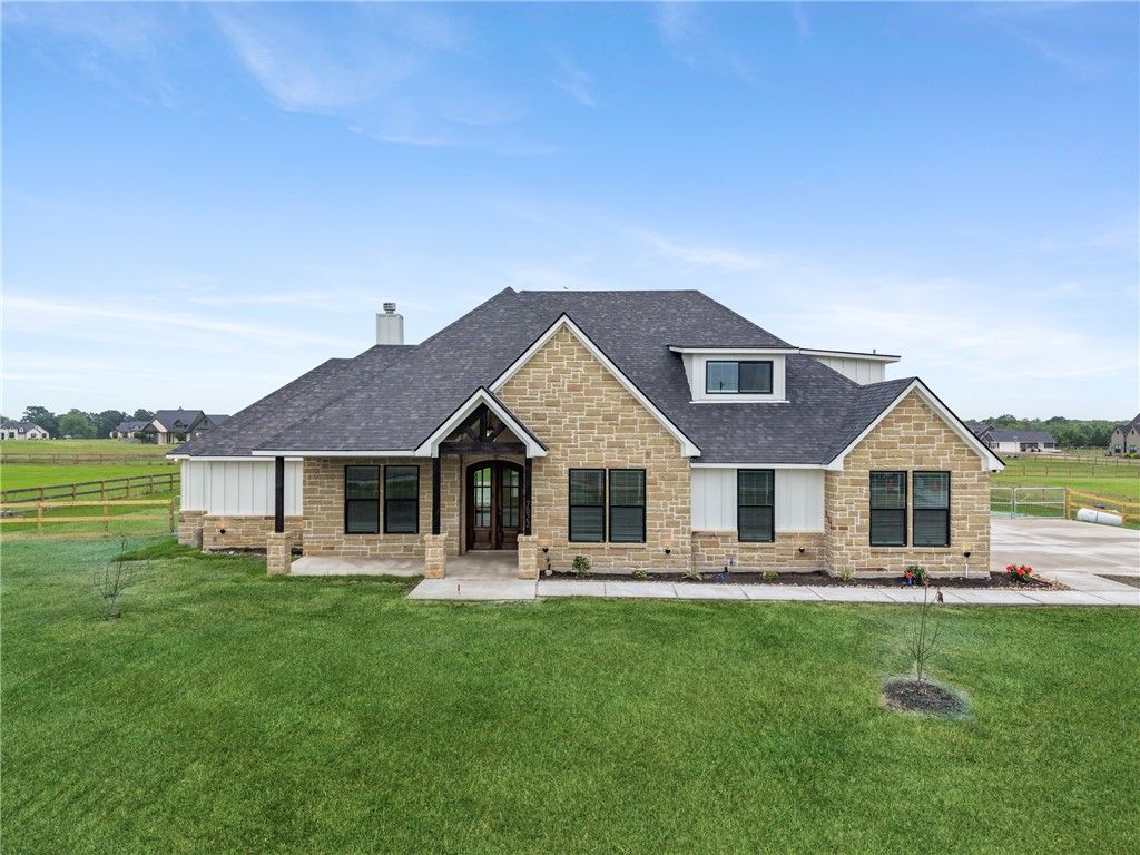 7822 Mathis Creek Dr, Bryan, TX 77808